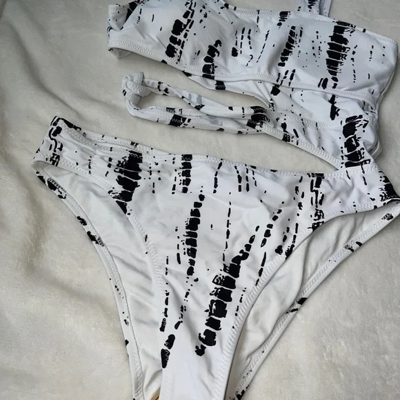 Be Wicked cut out swim suit - Picture 7 of 7